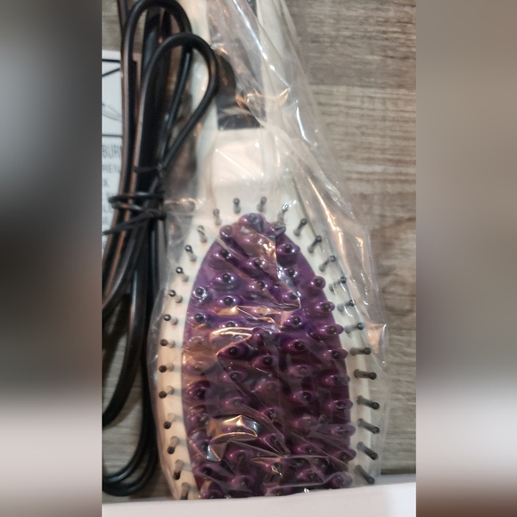 straight up ceramic hair straighter heats up to 450 degrees - Picture 2 of 6